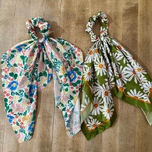 Floral and Daisy Print  Hair Scrunchies Set NWOT